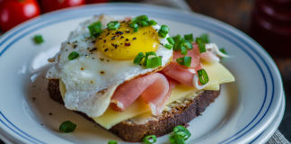 Tõhus hommikusöögileib toorsuitsusingi, juustu ja praemunaga - Retseptisahtel