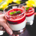 Panna cotta maasikakastmega